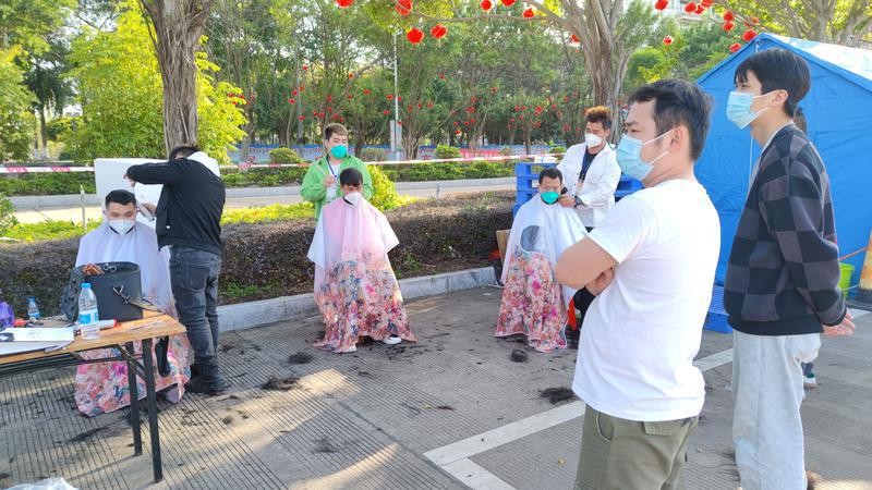 東興市志愿者協會提供免費義剪服務